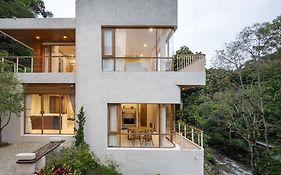 Taryn Tara Cafe And Stay